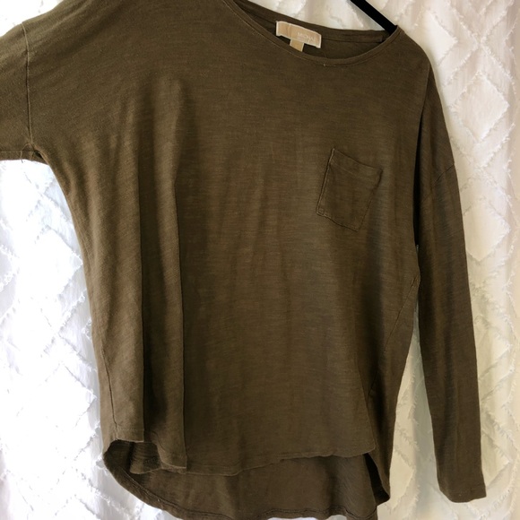 4/$25 ~ 
MICHEAL KORS LONG SLEEVE TEE WITH POCKET - Picture 4 of 8